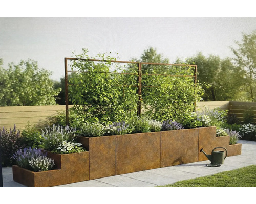 Trapsgewijs verhoogd plantenbak-systeem van cortenstaal met klimrekken, beplant met klimplanten en bloemen in een lichte buitenomgeving.