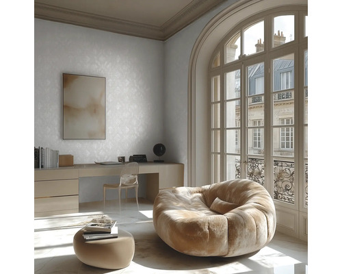 Moderne, lichte kamer met een grote ronde stoffen fauteuil, een bureau met een transparante stoel en een groot boogvenster.