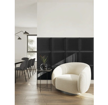 Moderne kamer met zwarte vierkante gestoffeerde wandpanelen, een witte ronde fauteuil en een eethoek op een houten vloer.