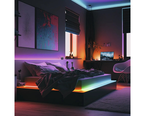 Moderne slaapkamer met slimme LED-strip verlichting onder het bed, langs de muur en het plafond, met kleurrijke lichteffecten.