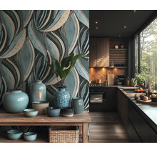 Moderne keuken met blauw-beige bladbehang, houten rek met blauwe keramische vazen en donkere keukenkasten.