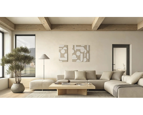Lichte woonkamer met beige modulaire bank, houten salontafel, olijfboom in pot, vloerlamp en houten plafondbalken in een moderne stijl.