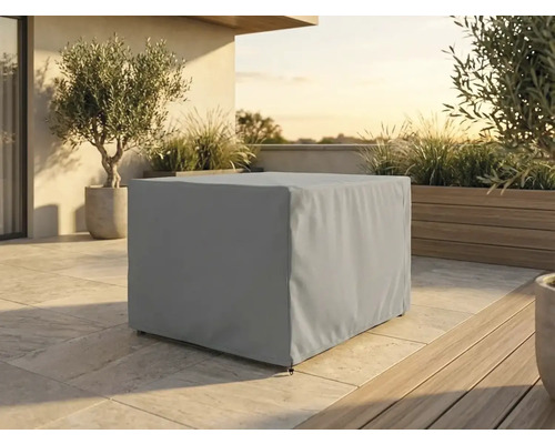 Rechthoekige beschermhoes voor tuinmeubelen op een terras met planten in potten en een stenen vloer bij daglicht.