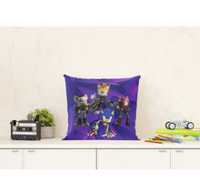 Decoratief kussen met Sonic Prime-personages op een wit dressoir in een lichte kinderkamer naast een plant en tekengerei.