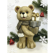 Kerst decoratiefiguur beer met sjaal en gestapelde cadeaus.