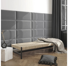 Moderne kamer met rechthoekige gestoffeerde wandpanelen aan de muur boven een ligbed met visgraatparket.