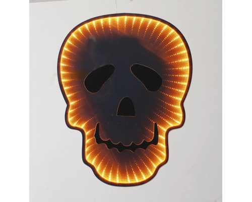 Verlichte Halloween-decoratie schedel met infinity-spiegeleffect en warm licht.