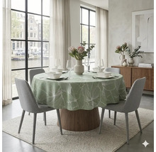 Moderne eethoek met ronde houten tafel, tafelkleed met bladmotief, grijze stoelen en licht tapijt voor grote ramen.