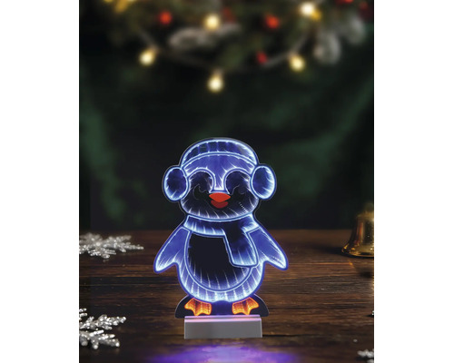LED-decoratieverlichting pinguïn met infinity-lichteffect, oorbeschermers en sjaal op een houten oppervlak.