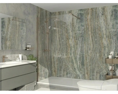Moderne badkamer met wandtegels in marmerlook, inloopdouche met glazen wand, grijs wastafelmeubel en wit toilet.