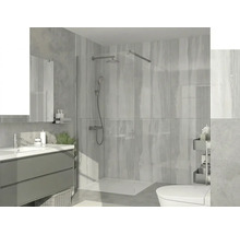 Moderne badkamer met inloopdouche van glas, wandpanelen in grijze houtlook, grijs wastafelmeubel en een wit toilet.