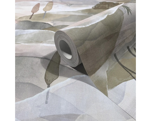 Rol behang met abstract landschapsmotief in gedempte aardetinten, gestructureerd vliesbehang.