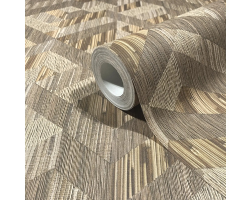 Rol vliesbehang met geometrisch patroon in houtlook en gestructureerd oppervlak.