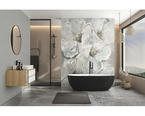Moderne, lichte badkamer met vrijstaand bad, fotobehang met bloemen, houten wastafelmeubel, ronde spiegel en inloopdouche.