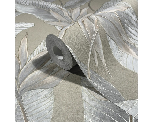Gestructureerd vliesbehang met groot bladpatroon in jungle-stijl in neutrale kleuren.