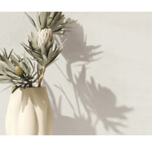 Keramische vaas met gedroogde Protea-bloemen en bladeren, decoratie voor binnen.