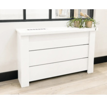 Witte radiatorombouw met drie horizontale panelen en een geïntegreerd ventilatierooster aan de bovenzijde.