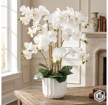 Kunstorchidee in een geribbelde bloempot op een houten tafel voor een open haard in een lichte, elegant ingerichte woonkamer. (Image AI modified or generated)