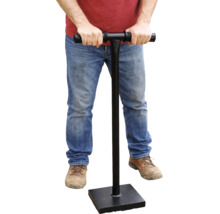 Handmatige metalen grondstamper met T-handgreep voor bodemverdichting.