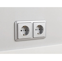 Dubbele wandcontactdoos met randaarde in zilver metallic voor inbouw.