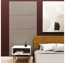 Moderne wandpanelen met diagonaal groevenpatroon in een slaapkamer naast een bed en een nachtkastje.