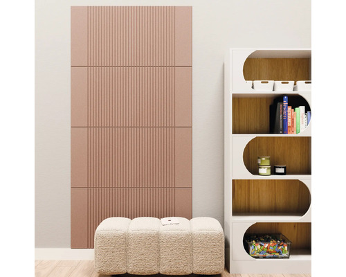 Modern interieur met verticaal gegroefd akoestisch paneel aan de wand, gestoffeerde bank met textuur en een open kast met ronde uitsparingen.