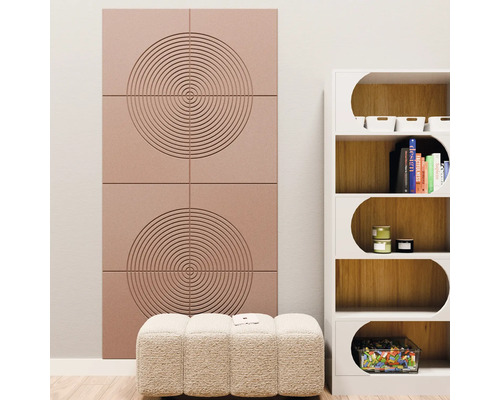 Wandpanelen met concentrisch cirkelpatroon naast een witte kast en een crèmekleurige hocker.