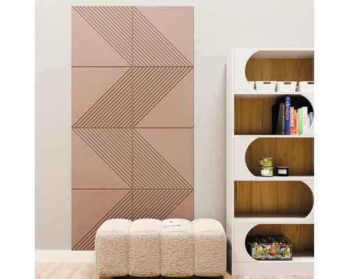 Akoestische panelen met een geometrisch groevenpatroon op een muur in een modern ingerichte kamer naast een kast en een poef.