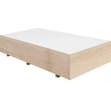 Stapel multiplexplaten met witte coating.
