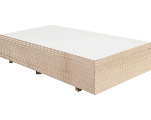 Stapel multiplexplaten met witte coating.
