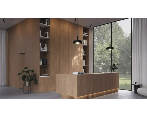 Moderne ontvangstruimte met houten balie, inbouwkasten, zwarte hanglampen, kamerplanten en kamerhoog raam met uitzicht op de tuin.