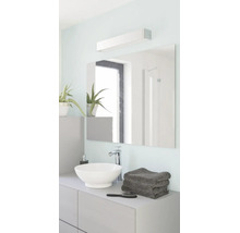 Moderne badkamer met een witte opzetwastafel, een grote rechthoekige spiegel en een LED-spiegelverlichting.