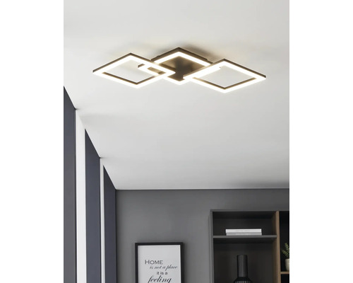 Moderne LED plafondlamp met drie overlappende vierkante frames van metaal.