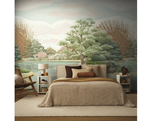 Slaapkamer met groot landschapsbehang met bomen en een meer, voor een tweepersoonsbed in natuurtinten.