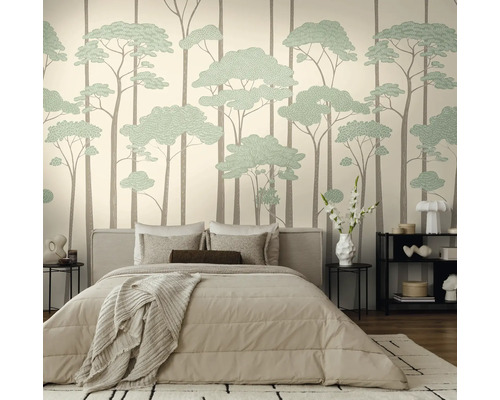 Moderne slaapkamer met vliesfotobehang met een patroon van gestileerde bomen met hoge stammen en wolkvormige kronen.