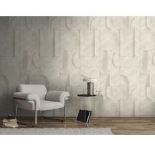Lichte kamer met een gestructureerde 3D-wand in steenlook, geometrisch reliëf, een lichte fauteuil en een houten vloer.