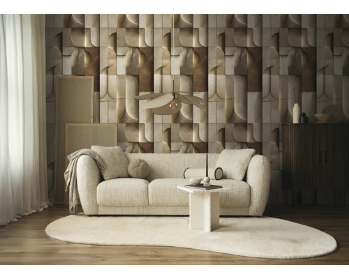 Moderne wanddecoratie met vliesbehang in 3D-look, geometrisch patroon, lichte woonkamer met bouclé-bank, bijzettafel en rond tapijt.