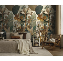 Fotobehang met abstract blad- en bloemenpatroon in natuurtinten in een modern ingerichte slaapkamer met gestoffeerd bed en houten stoel.