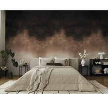 Moderne slaapkamer met een abstract fotobehang in golfoptiek, een gestoffeerd bed en minimalistische meubels.