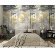 Moderne slaapkamer met fotobehang van een bos en bomen in grijze en gele tinten achter een beige tweepersoonsbed.