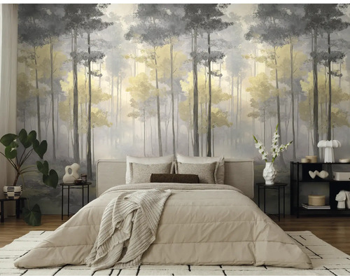 Moderne slaapkamer met fotobehang van een bos en bomen in grijze en gele tinten achter een beige tweepersoonsbed.