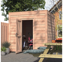 Modern houten tuinhuis met plat dak en open deur, opbergruimte voor fiets en scooter, op een verharde ondergrond in een lichte tuin.
