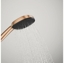 Handdouche met stromend water, douchekop in modern design.