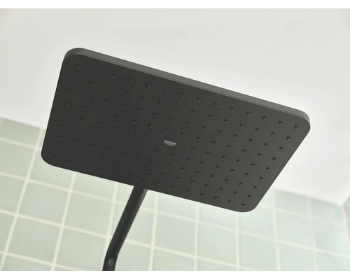 Grohe rechthoekige hoofddouche in mat zwart met siliconen sproeigaatjes.