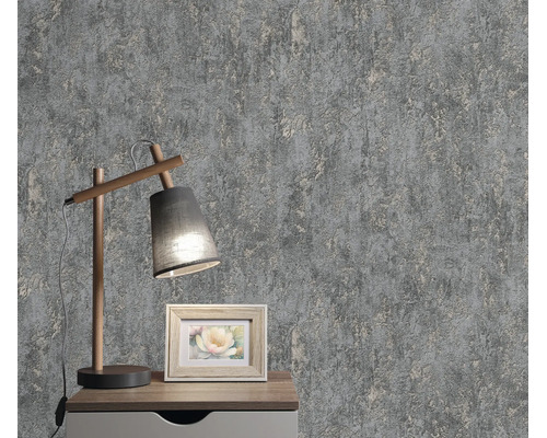 Vliesbehang met gestructureerde betonlook, modern ontworpen voor een tijdloze wanddecoratie.