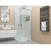 Moderne badkamer met glazen hoekdouche, wit wastafelmeubel, ovale spiegel en donkere handdoekradiator tegen wanden met houtlook.