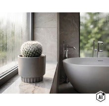 Een kleine cactus in een grijze keramische pot op een marmeren vensterbank. Op de achtergrond staat een wit, vrijstaand bad in een lichte, moderne badkamer met grote ramen. (Image AI modified or generated)