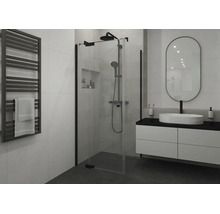 Moderne badkamer met glazen inloopdouche, zwart douchesysteem, wit wastafelmeubel, ovale spiegel en zwarte handdoekradiator.