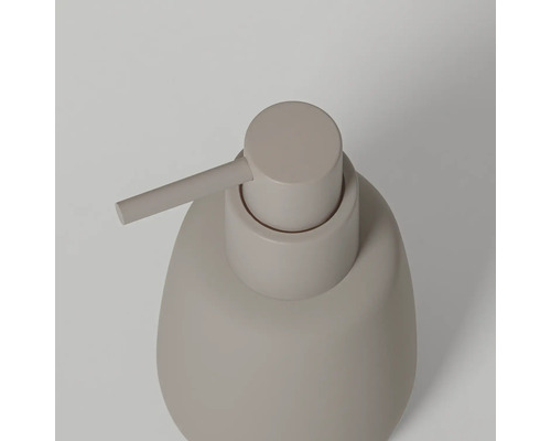 Matte zeepdispenser met afgeronde vorm en pompmechanisme.