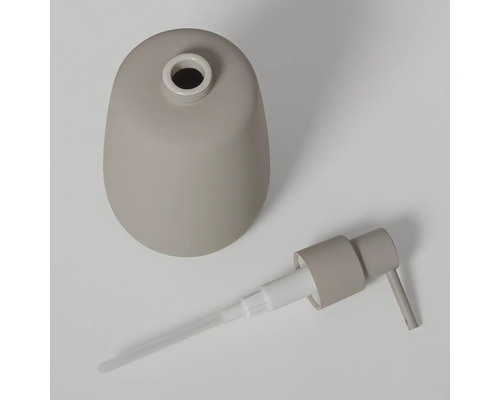Gedemonteerde zeepdispenser in taupe met mat reservoir en pompje.